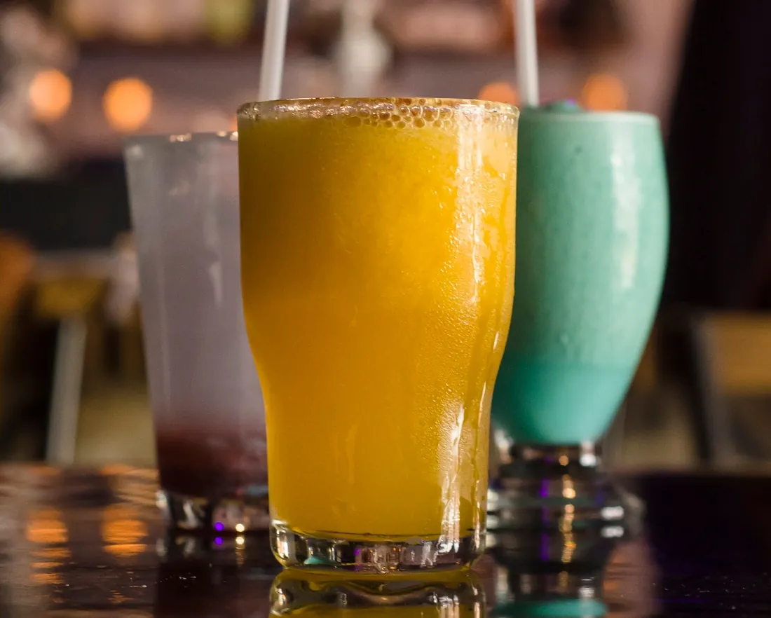 Naranjada, leche azul y soda de moras