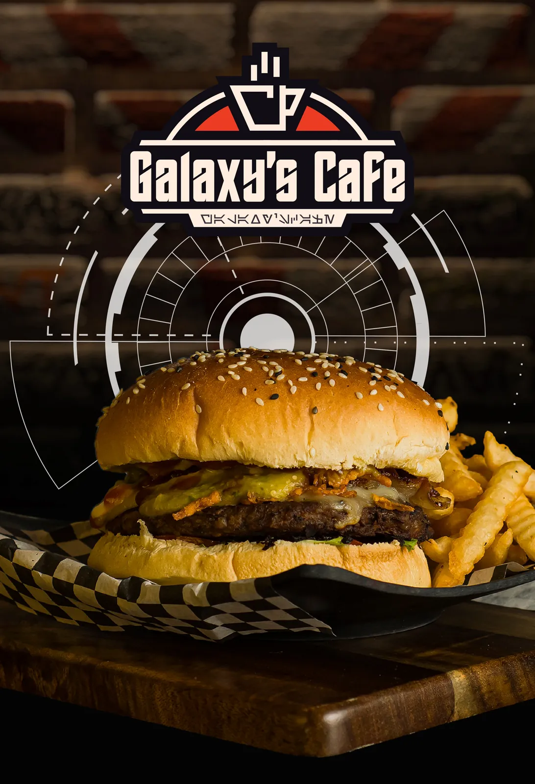 Hamburguesa doble con papas sobre una charola de cuadros